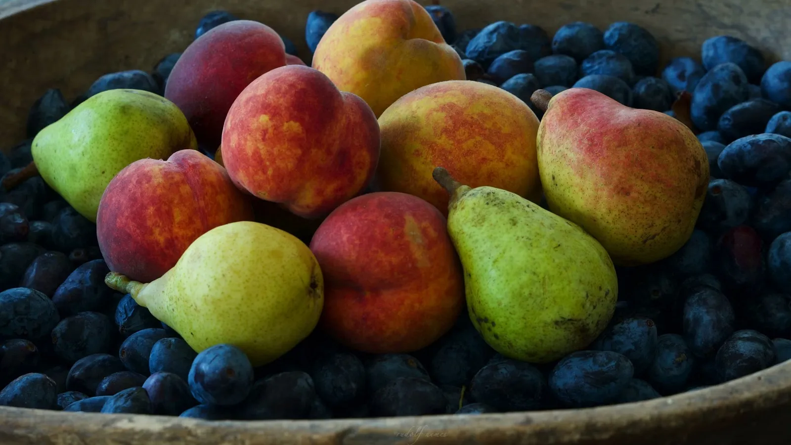 Nashi pears on a kitchen table, how to store Nashi pears in Australian homes